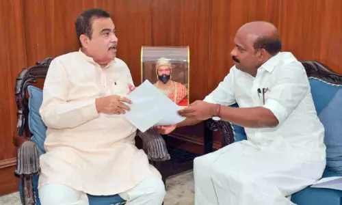 കായംകുളത്ത് എലവേറ്റഡ് ഹൈവേ വേണം; കേന്ദ്ര ഉപരിതല ഗതാഗത മന്ത്രിയെക്കണ്ട് മന്ത്രി എം. ലിജു