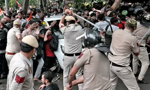 വധശ്രമം, കലാപശ്രമം, നിരോധരാജ്ഞാലംഘനം’; ചലോ സൻസദ് മാർച്ചിലെ പ്രതിഷേധക്കാർക്കെതിരെ ഗുരുതര വകുപ്പുകൾ ചുമത്തി പൊലീസ്