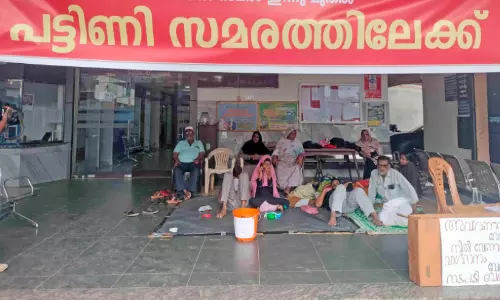 അധികൃതരുടെ കണ്ണുതുറപ്പിക്കാൻ പട്ടിണി സമരവുമായി ദുരന്തബാധിതർ അധികൃതരുടെ കണ്ണുതുറപ്പിക്കാൻ പട്ടിണി സമരവുമായി ദുരന്തബാധിതർ
