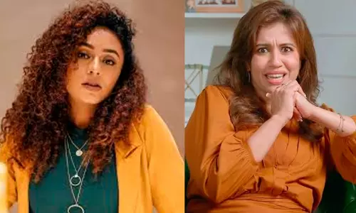 പേളി മാണിയുടെ പോസിറ്റിവിറ്റിയുടെ മുഖം മൂടി അഴിഞ്ഞുവീണു, രഞ്ജിനി ഹരിദാസ് ഒരു നിലപാടാണ്; ഫേസ്ബുക്ക് കുറിപ്പുമായി താരാ ടോജോ അലക്സ്
