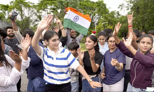 തലതാഴ്ത്തി രാജി; തലയുയർത്തി രാജ്യം