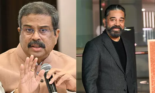 ഗാന്ധിജിയുടെ മണ്ണിൽ പെല്ലറ്റ് ഗണ്ണുകൾക്കോ ലാത്തിച്ചാർജിനോ സ്ഥാനമില്ല; ധർമേന്ദ്ര പ്രധാന്റെ രാജിയിൽ സന്തോഷം അറിയിച്ച് കമൽ ഹാസൻ