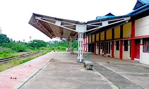 പാളം തെറ്റിയ ചൂളം വിളി; ദുരിതമായി മാറിയ സ്വപ്നപദ്ധതി പാളം തെറ്റിയ ചൂളം വിളി; ദുരിതമായി മാറിയ സ്വപ്നപദ്ധതി