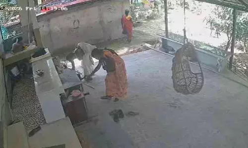 അണ്ടത്തോട് തങ്ങൾപ്പടിയിൽ നാടോടി യുവതികളുടെ മോഷണം