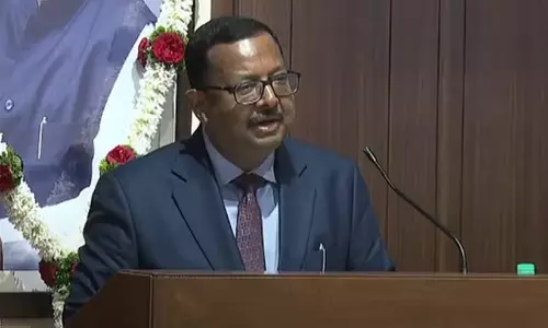 ഗംഗാ നദിയിലൂടെയുള്ള ബോട്ട് യാത്രക്കിടെ ചിക്കൻ കഴിക്കുന്നത് ഒരു കുറ്റമാണോ!; മുസ്ലീം വിദ്യാർഥികളുടെ അറസ്റ്റിൽ രൂക്ഷ വിമർശനവുമായി സുപ്രീം കോടതി ജഡ്ജി