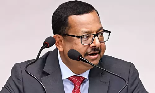 ഗസ്സ ഐക്യദാർഢ്യ വിലക്കിനെയും ഗംഗാതീരത്തെ ഇഫ്താർ അറസ്റ്റിനെയും ചോദ്യം ചെയ്ത് ജസ്റ്റിസ് ഉജ്ജൽ ഭുയാൻ; വിയോജിപ്പുകൾക്കുള്ള അവസരം രാജ്യത്ത് ചുരുങ്ങുന്നുവെന്ന് മുന്നറിയിപ്പ്