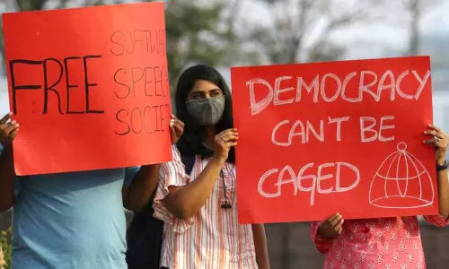 സം​വാ​ദ​വും വി​യോ​ജി​പ്പു​മാ​ണ്   ജ​നാ​ധി​പ​ത്യ​ത്തി​ന്റെ കാ​ത​ൽ