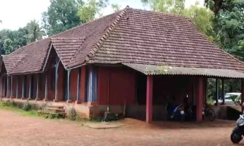 ഗവ. ബോയ്സ് സ്കൂൾ; കെട്ടിടം അപകടാവസ്ഥയില് ഗവ. ബോയ്സ് സ്കൂൾ; കെട്ടിടം അപകടാവസ്ഥയില്
