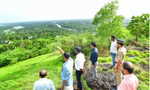 മഞ്ഞംപൊതിക്കുന്ന് നവംബറിൽ തുറക്കും; കലക്ടർ സ്ഥലം സന്ദർശിച്ചു