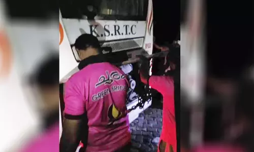 ചുരത്തിൽ വീണ്ടും കുരുക്ക്, മന്ത്രിയും കുടുങ്ങി ചുരത്തിൽ വീണ്ടും കുരുക്ക്, മന്ത്രിയും കുടുങ്ങി