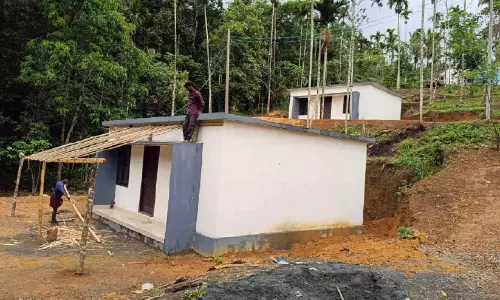ട്രൈബൽ വകുപ്പ് അറിയാൻ, ആദിവാസി പുനരധിവാസ പദ്ധതി ഇഴയുന്നു