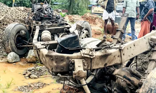 വൈഷ്ണവിന്റെ മരണം നാടിനെ നടുക്കി, പരീക്ഷ എഴുതാനുള്ള യാത്ര അന്ത്യയാത്രയായി വൈഷ്ണവിന്റെ മരണം നാടിനെ നടുക്കി, പരീക്ഷ എഴുതാനുള്ള യാത്ര അന്ത്യയാത്രയായി