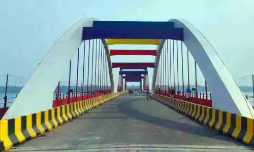 പെരുമ്പളം പാലത്തിൽ വെളിച്ചമെത്തുന്നു