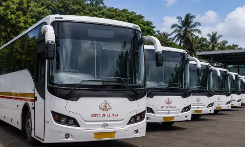 ബസുകൾ കൊടുക്കാനു​ണ്ടോ ബസ്... കൂടെ ഡ്രൈവറെയും വേണം; കെ.എസ്.ആർ.ടി.സി 600 ബസുകൾ വാടകക്കെടുക്കുന്നു