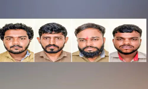 മ​ത്സ​ര ഓ​ട്ട​ത്തി​നി​ടെ സ്വ​കാ​ര്യ ബ​സു​ക​ൾ കൂ​ട്ടി​യിടിപ്പിച്ചു;നാ​ല് ജീ​വ​ന​ക്കാ​ർ അ​റ​സ്റ്റി​ൽ, ബ​സു​ക​ൾ പി​ടി​ച്ചെ​ടു​ത്തു