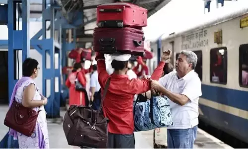 ട്രെയിനുകളിൽ ഇനി ഓൺലൈൻ ലഗേജ് ബുക്കിങ് സംവിധാനം; ജൂലൈ 31 മുതൽ നിലവിൽ വരും