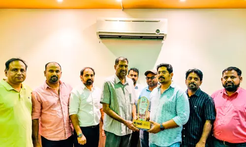 പ്രവാസം അവസാനിപ്പിച്ച് മടങ്ങുന്ന ഉമർ പണിക്കരവീട്ടിലിന് കേളിയുടെ യാത്രയയപ്പ് പ്രവാസം അവസാനിപ്പിച്ച് മടങ്ങുന്ന ഉമർ പണിക്കരവീട്ടിലിന് കേളിയുടെ യാത്രയയപ്പ്