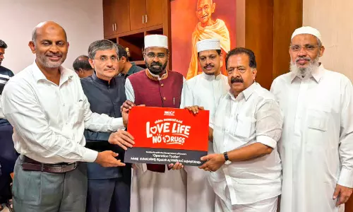 ലഹരിക്കെതിരായ പോരാട്ടത്തിന് ഐ.സി.എഫ് പിന്തുണ; ലഹരി വിരുദ്ധ ജനകീയ കാമ്പയിൻ പ്രചാരണ ലോഗോ ആഭ്യന്തര മന്ത്രി രമേശ് ചെന്നിത്തല പ്രകാശനം ചെയ്തു ലഹരിക്കെതിരായ പോരാട്ടത്തിന് ഐ.സി.എഫ് പിന്തുണ; ലഹരി വിരുദ്ധ ജനകീയ കാമ്പയിൻ പ്രചാരണ ലോഗോ ആഭ്യന്തര മന്ത്രി രമേശ് ചെന്നിത്തല പ്രകാശനം ചെയ്തു