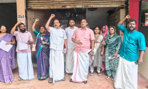ചാവക്കാട് നഗരസഭയിൽ അഴിമതിയെന്ന്;യു.ഡി.എഫ് കൗൺസിലർമാർ   യോഗത്തിൽനിന്ന് ഇറങ്ങിപ്പോയി