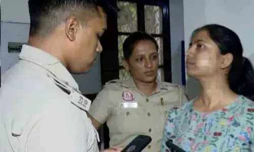 എസ്.എഫ്.ഐ നേതാവിനെ അറസ്റ്റ് ചെയ്യാനെത്തിയ പൊലീസിന് യൂനിഫോമോ നെയിം പ്ലേറ്റോ ഇല്ല; ചോദ്യം ചെയ്ത് ജോൺ ബ്രിട്ടാസ്, ഒടുവിൽ മടക്കം