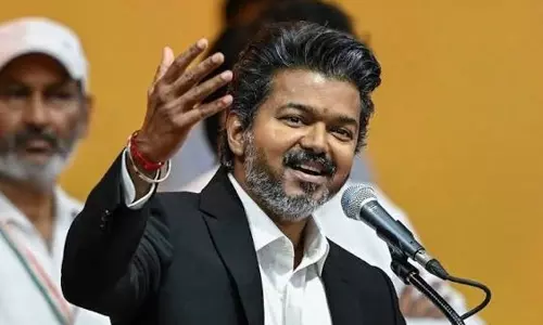 ഇതൊരു തമാശയല്ല, ഞാൻ രാഷ്ട്രീയത്തിനുള്ള അടിത്തറ പാകുകയാണ്; ഫാൻ ക്ലബ്ബിനെ രാഷ്ട്രീയ പ്രസ്ഥാനമാക്കുന്നതിനെക്കുറിച്ച് 2011-ൽ വിജയ് പറഞ്ഞത്