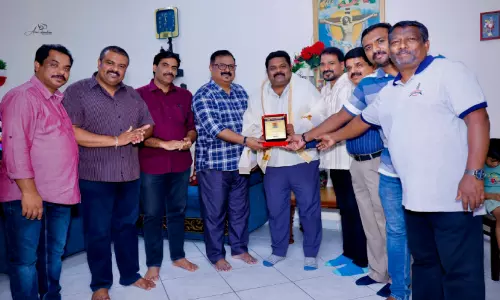 ദീപക് തണലിന് കായംകുളം പ്രവാസി കൂട്ടായ്മ യാത്രയയപ്പ് നൽകി