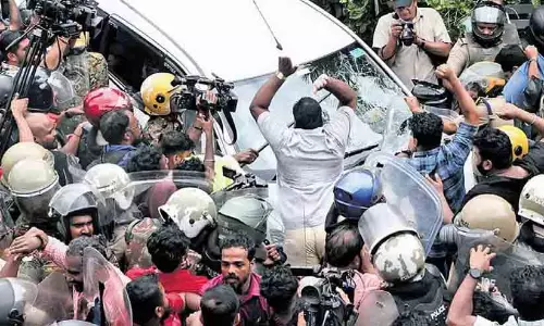60 ദിവസം ജയിലിൽ കിടന്നിട്ടും ജാമ്യമില്ല; ഇഡി ഉദ്യോഗസ്ഥരെ ആക്രമിച്ച കേസിലെ പ്രതികൾ ഹൈക്കോടതിയിൽ