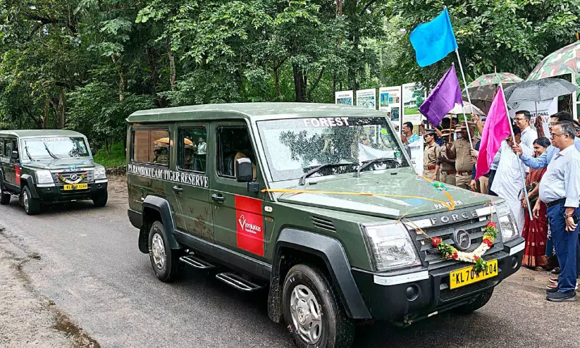 പറമ്പിക്കുളം കടുവസങ്കേതത്തിന് മൂന്ന് പുതിയ സഫാരി വാഹനങ്ങൾ പറമ്പിക്കുളം കടുവസങ്കേതത്തിന് മൂന്ന് പുതിയ സഫാരി വാഹനങ്ങൾ
