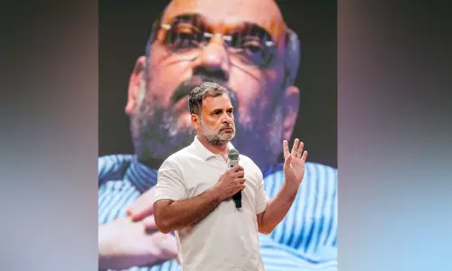 അമിത് ഷാക്കെതിരെ രാഹുൽ; സഭ ഇളകി അമിത് ഷാക്കെതിരെ രാഹുൽ; സഭ ഇളകി