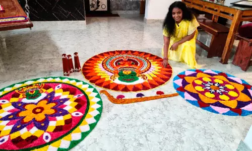 പുതുമയേകാൻ കൃത്രിമ പൂക്കളം; വിദേശത്തും ഡിമാൻഡ് പുതുമയേകാൻ കൃത്രിമ പൂക്കളം; വിദേശത്തും ഡിമാൻഡ്