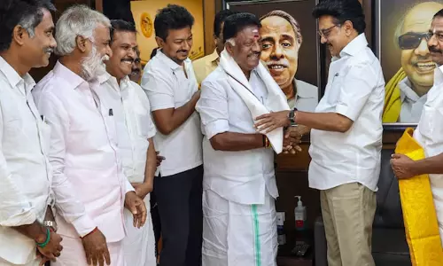ഒ. പന്നീർസെൽവം ഡി.എം.കെ വിട്ടേക്കും; വിജയിയുടെ ടി.വി.കെയിൽ ചേരുമെന്ന് സൂചന