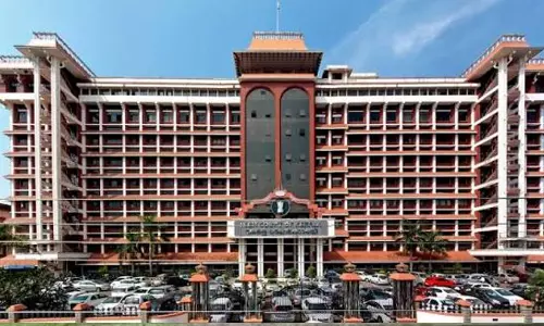 കേരള പൊലീസ് ഓഫിസേഴ്സ് അസോസിയേഷൻ ഇല്ലാതാക്കാനുള്ള നീക്കം ഹൈകോടതി തടഞ്ഞു കേരള പൊലീസ് ഓഫിസേഴ്സ് അസോസിയേഷൻ ഇല്ലാതാക്കാനുള്ള നീക്കം ഹൈകോടതി തടഞ്ഞു