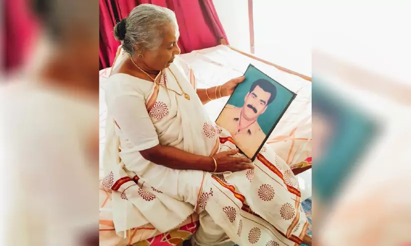മുത്തങ്ങ വിധി: നീതി കാത്ത് സങ്കടക്കനലടങ്ങാത്ത വീട് മുത്തങ്ങ വിധി: നീതി കാത്ത് സങ്കടക്കനലടങ്ങാത്ത വീട്
