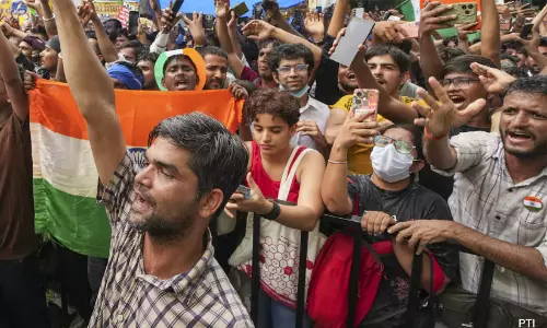 സി.ജെ.പി പ്രക്ഷോഭത്തിനിടെ മോദിയെ ആക്ഷേപിച്ചു; യുവതിക്കെതിരെ യു.പിയിൽ കേസ് സി.ജെ.പി പ്രക്ഷോഭത്തിനിടെ മോദിയെ ആക്ഷേപിച്ചു; യുവതിക്കെതിരെ യു.പിയിൽ കേസ്