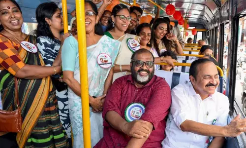 കെ.എസ്.ആർ.ടി.സിയിൽ കള്ളന് കഞ്ഞിവെക്കലോ?; എട്ട് പ്രിയദർശിനി ടിക്കറ്റ് പുരുഷന്മാർക്ക് കൊടുത്തിട്ടും കണ്ടക്ടർക്കെതിരേ നടപടിയില്ലെന്ന് കെ.എസ്.ആർ.ടി.സിയിൽ കള്ളന് കഞ്ഞിവെക്കലോ?; എട്ട് പ്രിയദർശിനി ടിക്കറ്റ് പുരുഷന്മാർക്ക് കൊടുത്തിട്ടും കണ്ടക്ടർക്കെതിരേ നടപടിയില്ലെന്ന്