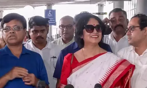 ബംഗ്ലാദേശ് എഴുത്തുകാരി തസ്ലീമ നസ്രിൻ 19 വർഷത്തിന് ശേഷം കൊൽക്കത്തയിൽ മടങ്ങിയെത്തി