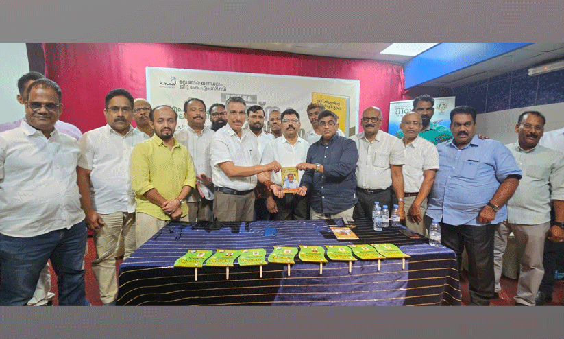 എം.എം കുട്ടി മൗലവിയുടെ ‘ഏഴ് പതിറ്റാണ്ടിന്റെ ജീവിത കുറിപ്പുകൾ’ പുസ്തകം സൗദി തല പ്രകാശനം ചെയ്തു എം.എം കുട്ടി മൗലവിയുടെ ‘ഏഴ് പതിറ്റാണ്ടിന്റെ ജീവിത കുറിപ്പുകൾ’ പുസ്തകം സൗദി തല പ്രകാശനം ചെയ്തു