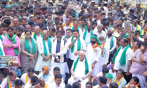 കാവേരി നദീജല തർക്കം;  മാണ്ഡ്യയില്‍ വന്‍ പ്രതിഷേധം