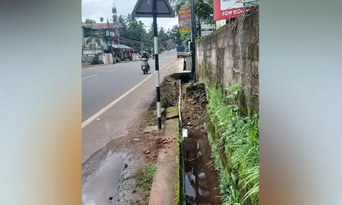 ദേശീയ പാതയിലെ ഓവുചാലുകൾ അപകടം വിളിച്ചോതുന്നു