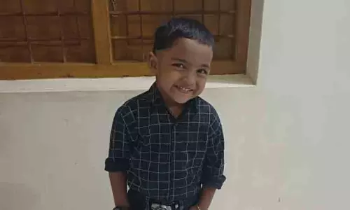 തോട്ടിൻകരയിലൂടെ നടക്കുമ്പോൾ അബദ്ധത്തിൽ വെള്ളത്തിലേക്ക് വീണു; മലപ്പുറത്ത് നാലു വയസ്സുകാരന് ദാരുണാന്ത്യം
