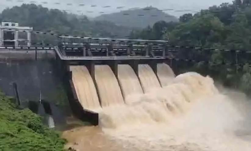 ജലനിരപ്പ് ഉയരുന്നു; ഇടുക്കിയിൽ നാല് അണക്കെട്ടുകൾ തുറന്നു ജലനിരപ്പ് ഉയരുന്നു; ഇടുക്കിയിൽ നാല് അണക്കെട്ടുകൾ തുറന്നു