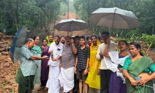 ദുരിതപ്പെയ്ത്തിനിടയിലും നന്മയുള്ള കാഴ്ച; ഉരുൾപൊട്ടിയ സ്ഥലത്തുനിന്ന് 15 പവൻ സ്വർണമടങ്ങിയ ബാഗ് കണ്ടെത്തി ദുരിതപ്പെയ്ത്തിനിടയിലും നന്മയുള്ള കാഴ്ച; ഉരുൾപൊട്ടിയ സ്ഥലത്തുനിന്ന് 15 പവൻ സ്വർണമടങ്ങിയ ബാഗ് കണ്ടെത്തി