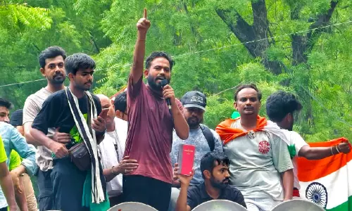 ‘വെ​ച്ച​ടി കേ​റ​ട്ടെ പാ​റ്റ ഇ​ന്നാ​ടി​നു വേ​ണ്ട​ത് മാ​റ്റാ...’