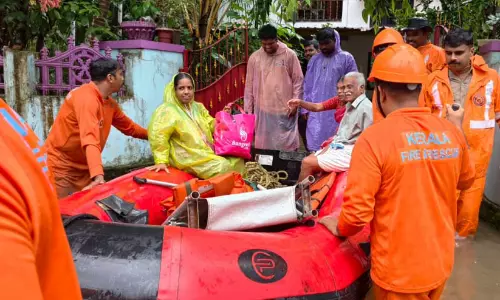 സംസ്ഥാനത്ത് അതിശക്തമായ മഴ തുടരുന്നു; 12 ജില്ലകളിൽ ഓറഞ്ച് അലർട്ട്; മഴക്കെടുതിയിൽ 10 മരണം