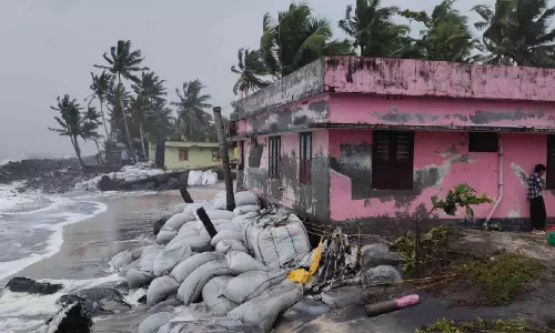ആറാട്ടുപുഴയിലും തൃക്കുന്നപ്പുഴയിലും കടലാക്രമണം രൂക്ഷം