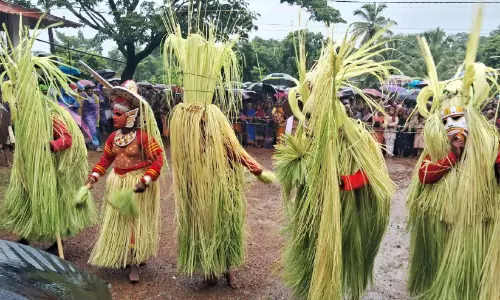 മാടായിക്കാവിൽ മാരിത്തെയ്യങ്ങൾ കെട്ടിയാടി; ഇന്ന് നാടുചുറ്റും