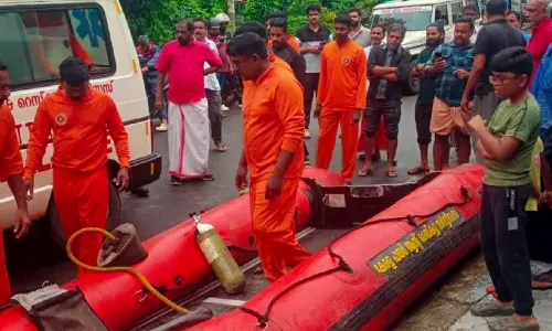 മി​ന്ന​ൽ പ്ര​ള​യം; റാ​ന്നി ടൗ​ൺ വെ​ള്ള​ത്തി​ൽ