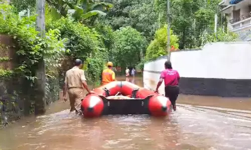 അടുത്ത ആറു മണിക്കൂറിൽ മിന്നൽ പ്രളയത്തിന് സാധ്യത; മുന്നറിയിപ്പുമായി കാലാവസ്ഥാ കേന്ദ്രം അടുത്ത ആറു മണിക്കൂറിൽ മിന്നൽ പ്രളയത്തിന് സാധ്യത; മുന്നറിയിപ്പുമായി കാലാവസ്ഥാ കേന്ദ്രം