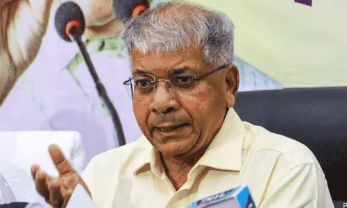 മഹാരാഷ്ട്രയുടെ മതപരിവർത്തന നിയമം; കോടതിയെ സമീപിക്കുമെന്ന് പ്രകാശ് അംബേദ്കർ മഹാരാഷ്ട്രയുടെ മതപരിവർത്തന നിയമം; കോടതിയെ സമീപിക്കുമെന്ന് പ്രകാശ് അംബേദ്കർ