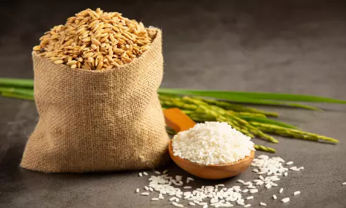 അടുക്കള പൊള്ളിച്ച് വിലക്കയറ്റം; അരി വില കുതിക്കുന്നു